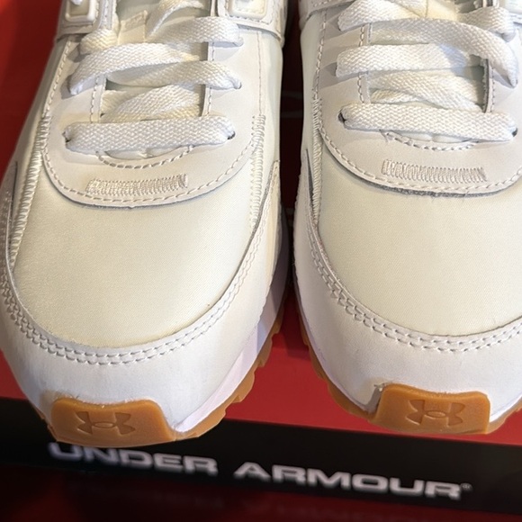 Under Armour Women’s Essential Runner White Sneakers size 9 - Picture 14 of 14